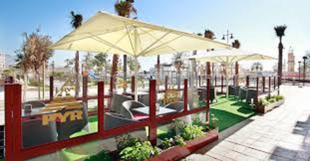 Apartamento El Puerto - En el mismo centro de Fuengirola, primera línea de playa Exterior foto