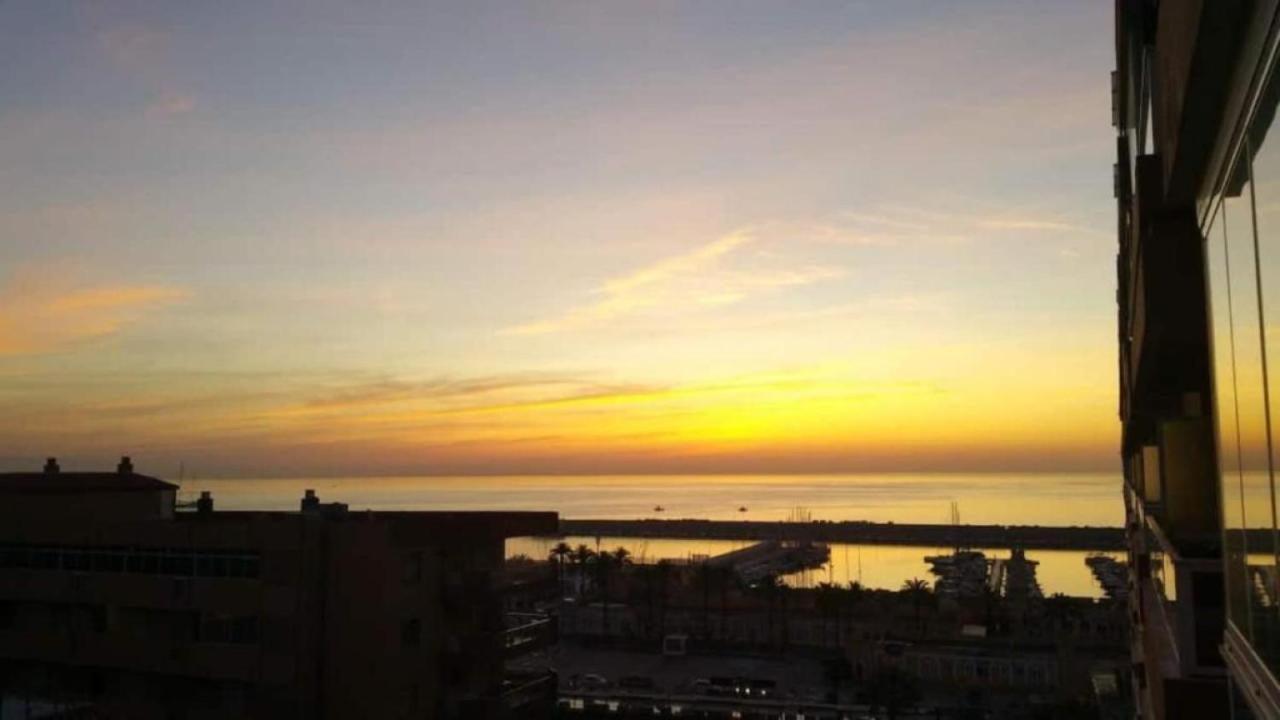 Apartamento El Puerto - En el mismo centro de Fuengirola, primera línea de playa Exterior foto