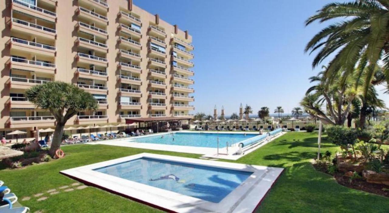 Apartamento El Puerto - En el mismo centro de Fuengirola, primera línea de playa Exterior foto